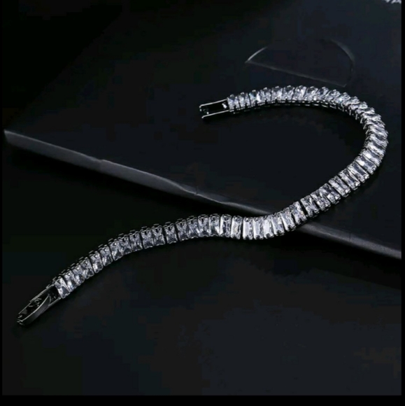 NEW 925 STERLING SILVER PRINCESS CUT DIAMOND BRACELET - Picture 4 of 5